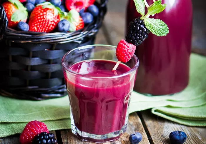 Dr. Oz Berries and Greens Smoothie Recipe from @BlenderBabes