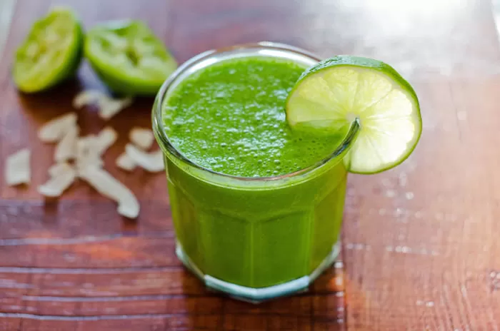 Vegan Vanilla Lime Green Smoothie Recipe by @BlenderBabes